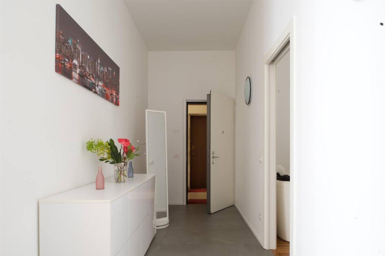3 Bedrooms Apartment Мілан Екстер'єр фото
